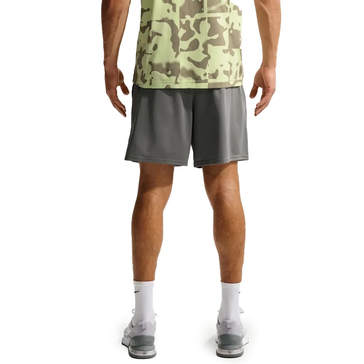 Detalhe da Bermuda Nike Flex Cinza Masculina mostrando tecido leve e acabamento